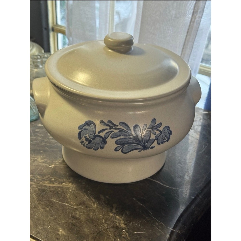 Pfaltzgraff Yorktowne Stoneware Soup Tureen with Lid Blue Floral Gray Vintage